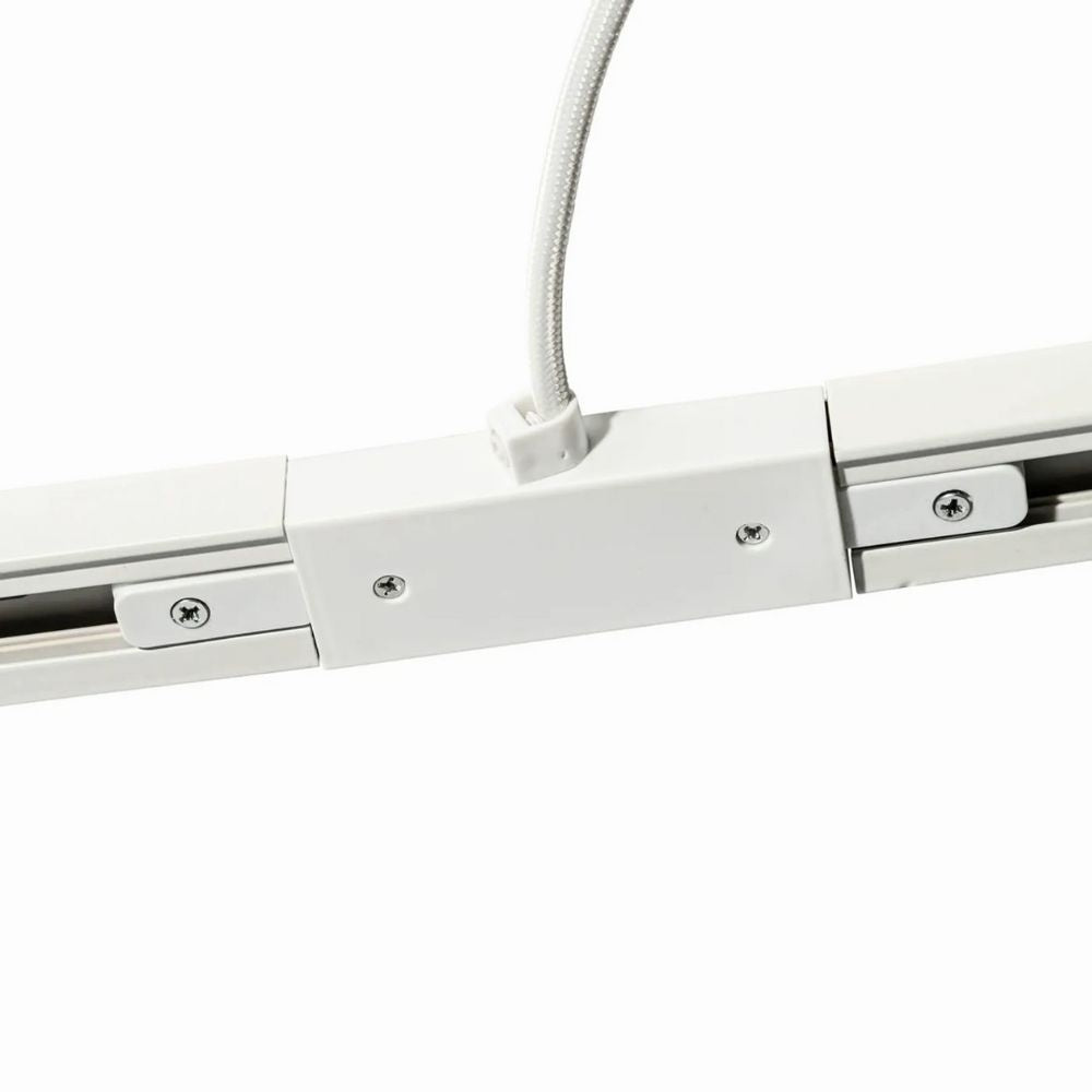 Witte railmiddenvoeding met aansluitmodule en kabelbevestiging op railprofiel