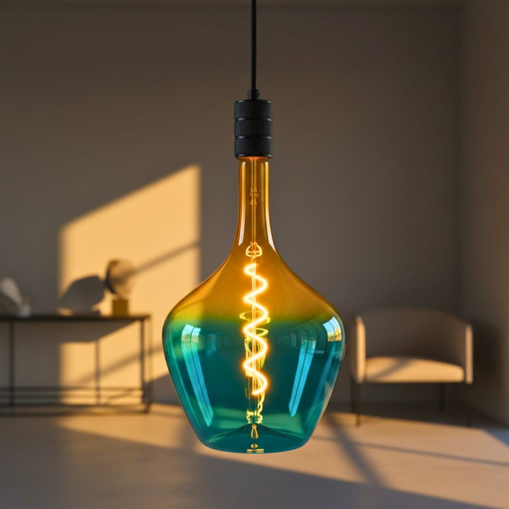Hanglamp met amber-teal glazen lampenkap en gloeiende gloeidraad, zwarte fitting.