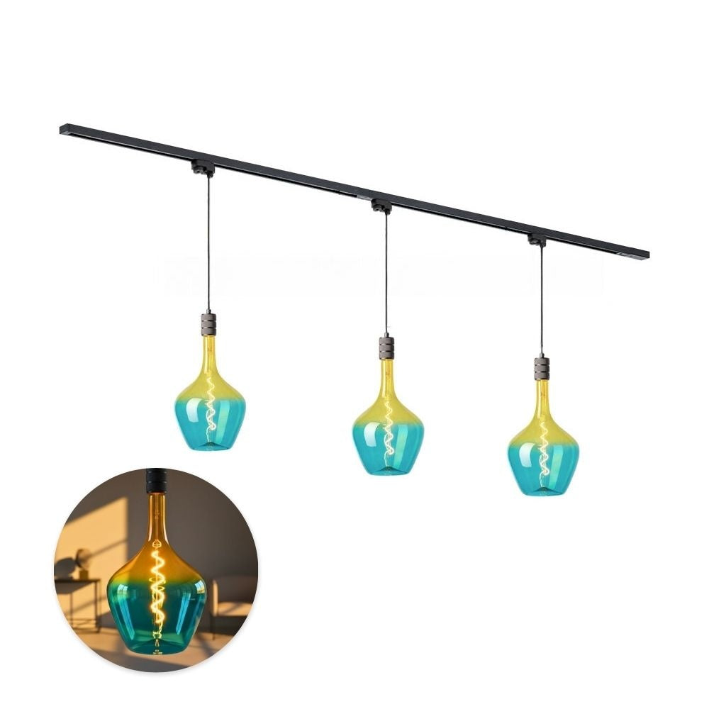 Zwarte rail met drie hanglampen en blauw-groene glazen bollen