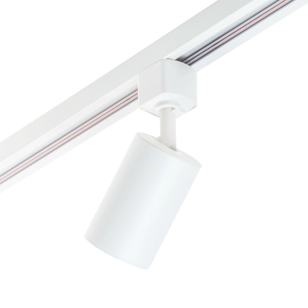 Witte railspot met cilindrische behuizing en ronde GU10-fitting aan het railprofiel.