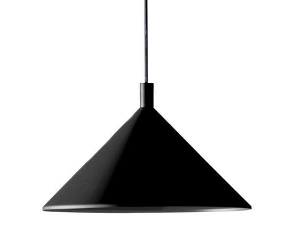 Zwarte conische hanglampkap met smalle ophanging en kabel, close-up